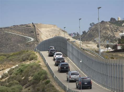 Trump visita la frontera entre EE.UU. y México mientras intensifica su retórica antiinmigración